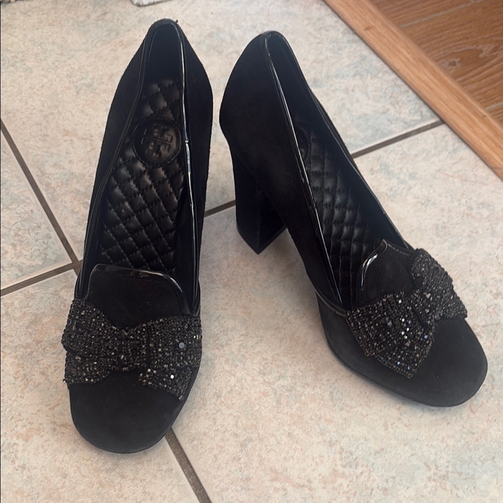 Elegant Black Heels with Bow Accent